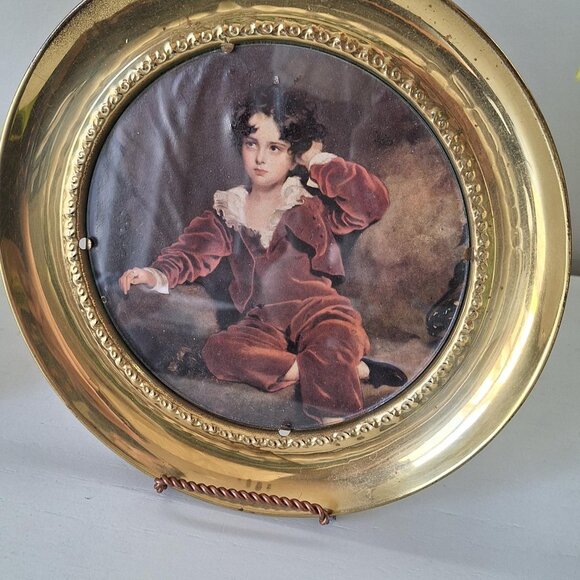 2 Vintage Brass Round Picture frames with Boy and Girl Art - Framed Wall Hanging - Picture 3 of 6